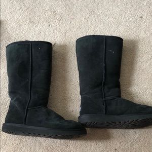 BLACK TALL UGGS